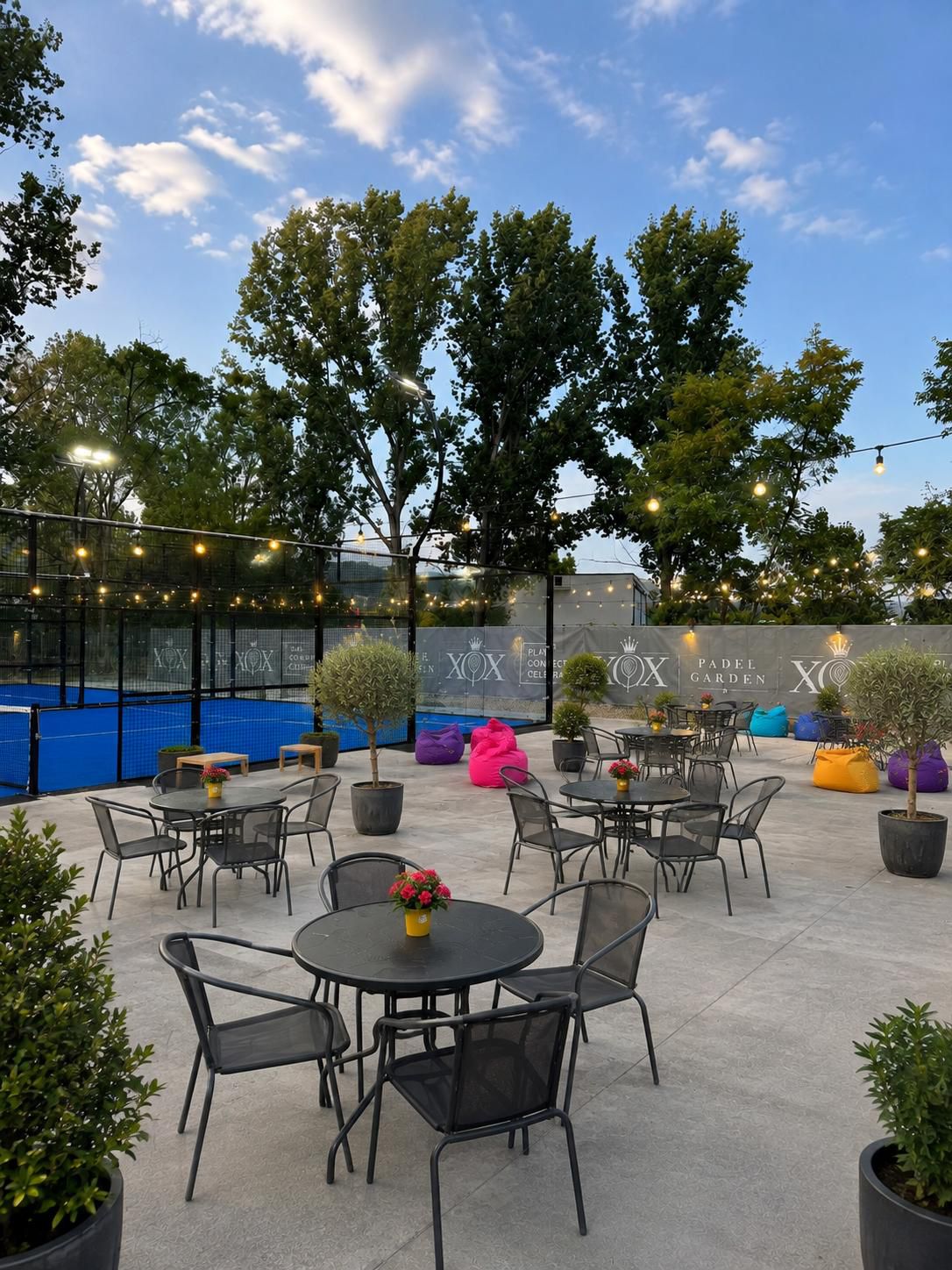 Terenurile de padel din grădina XOX Padel Garden, Râmnicu Vâlcea