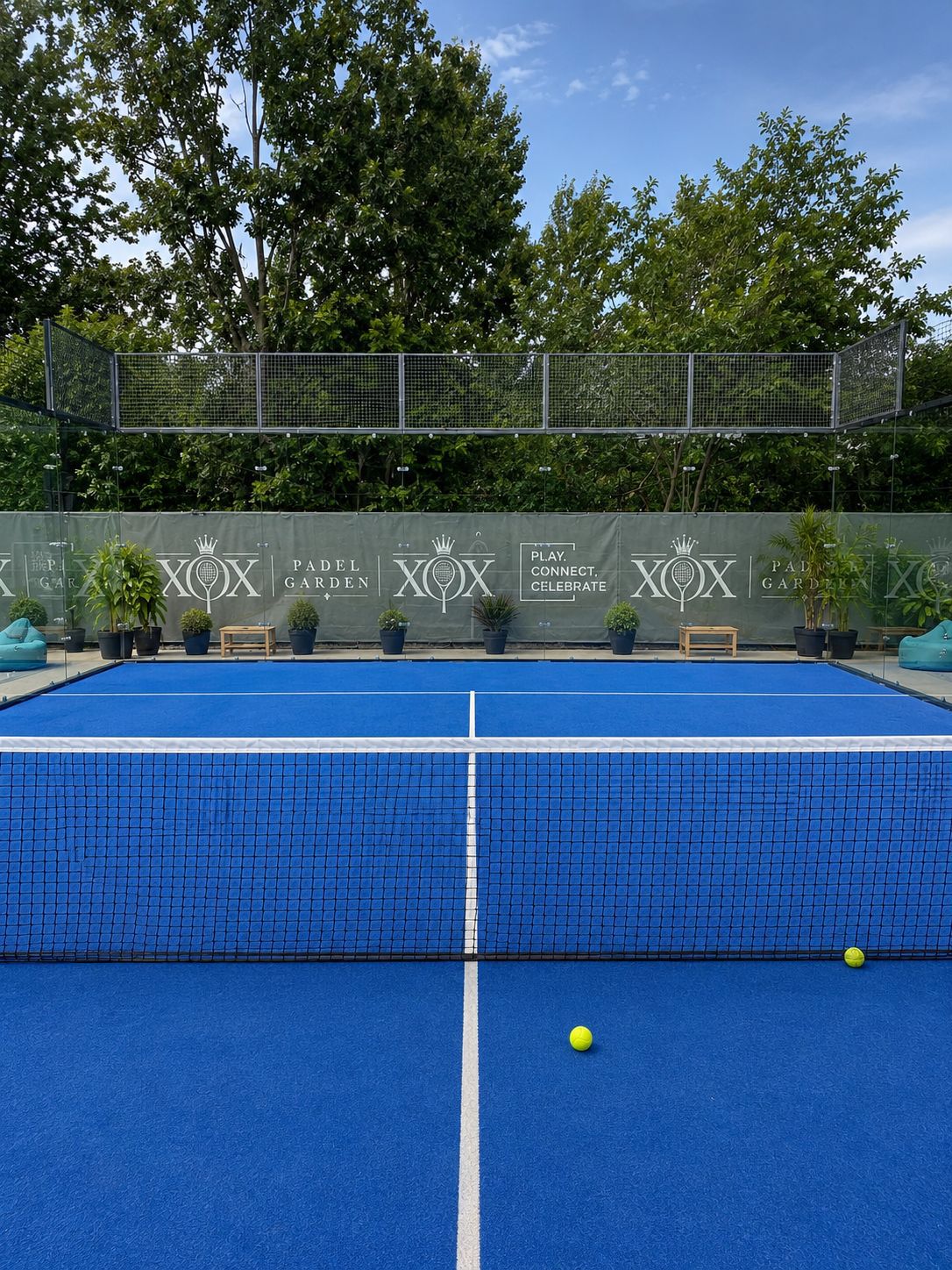 Teren de padel cu pereți de cristal